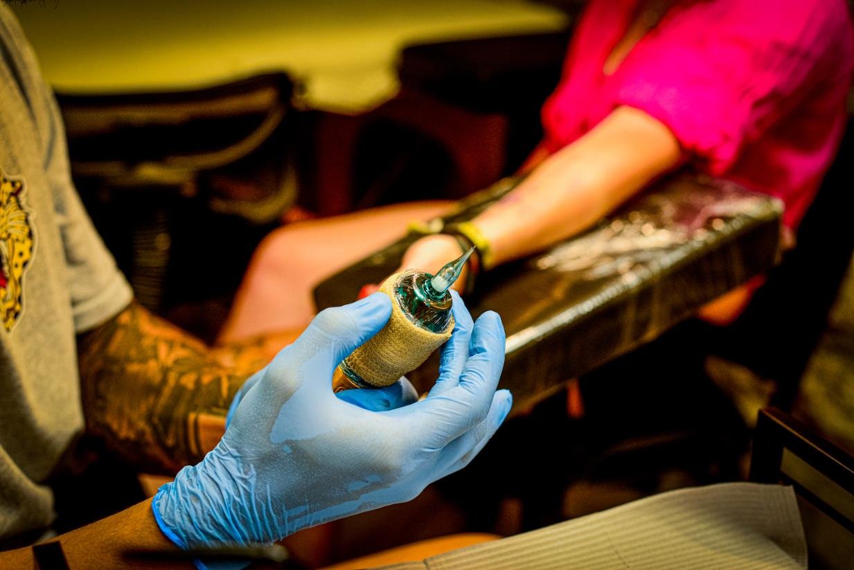 Fine line tattoo artist — Poreč